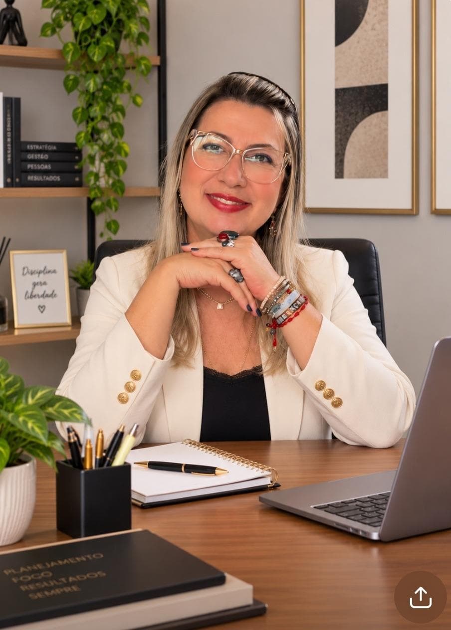 Isis Britto - Especialista em Gestão Empresarial