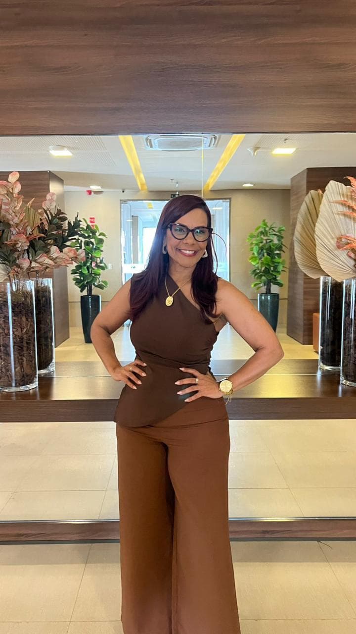 Vânia Queiroz - Especialista em Vendas